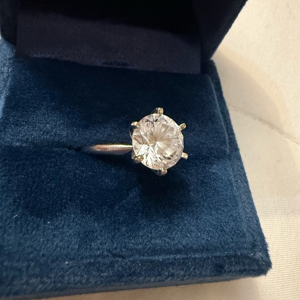 Diamond Nexus, 3 carat ring  (moissanite)